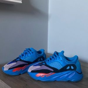 adidas Yeezy Boost 700